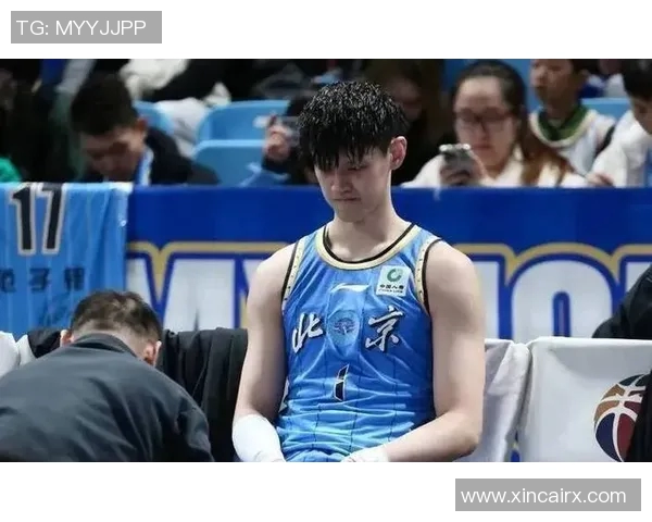 曾凡博的篮球之路：从青涩少年到职业赛场的蜕变与挑战